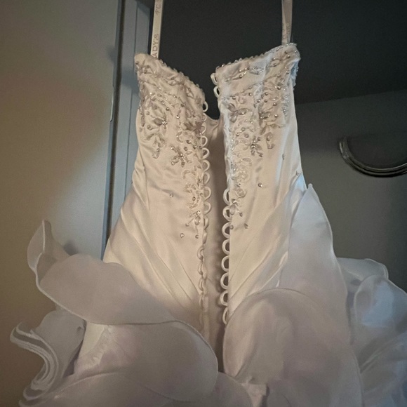 Wedding Dress with matching shoulder cover - size 8 - Picture 5 of 6